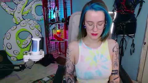 Snapshot of cumpotikeve chatting on 2, 3, 2026 CUMpotikEve online show from 2, 3, 2026