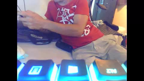 Snapshot of cumslutboi27 chatting on 6, 10, 2025 cumslutboi27 online show from 6, 10, 2025