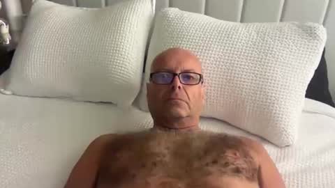 Love to please a woman for hours - Please PM online show from 31, 1, 2026