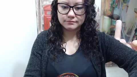 Snapshot of curly_greeneyed chatting on 20, 10, 2025 Vannesa online show from 20, 10, 2025