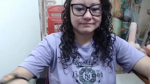 Snapshot of curly_greeneyed chatting on 21, 10, 2025 Vannesa online show from 21, 10, 2025