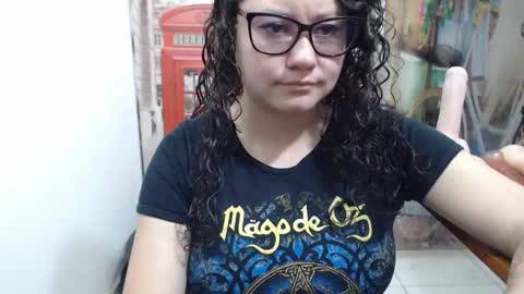 Snapshot of curly_greeneyed chatting on 23, 10, 2025 Vannesa online show from 23, 10, 2025