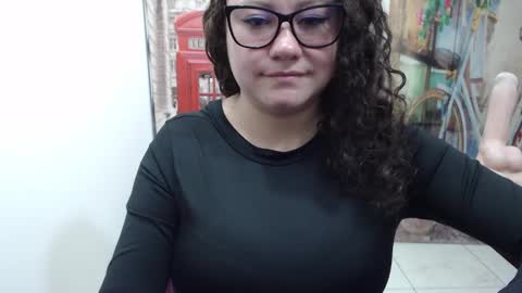 Snapshot of curly_greeneyed chatting on 5, 11, 2025 Vannesa online show from 5, 11, 2025