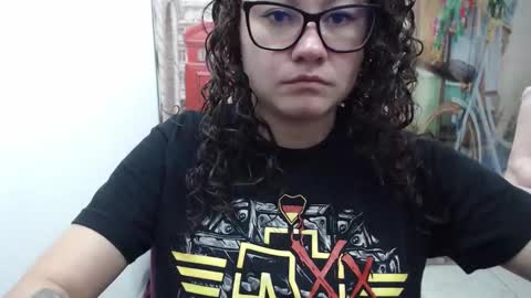 Snapshot of curly_greeneyed chatting on 14, 11, 2025 Vannesa online show from 14, 11, 2025