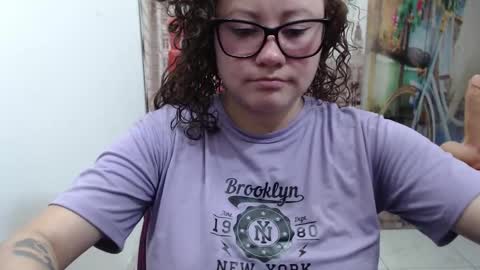 Snapshot of curly_greeneyed chatting on 21, 11, 2025 Vannesa online show from 21, 11, 2025