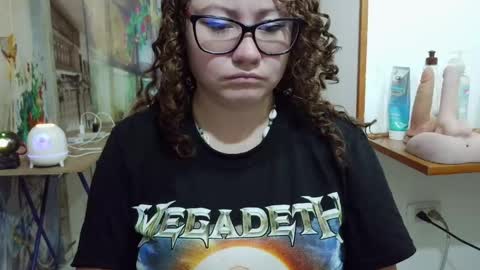Snapshot of curly_greeneyed chatting on 29, 4, 2026 Vannesa online show from 29, 4, 2026