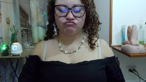 Snapshot of curly_greeneyed chatting on 8, 5, 2026 Vannesa online show from 8, 5, 2026