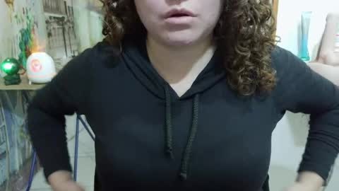 Snapshot of curly_greeneyed chatting on 13, 5, 2026 Vannesa online show from 13, 5, 2026