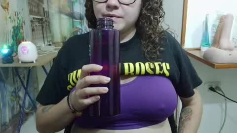 Snapshot of curly_greeneyed chatting on 15, 5, 2026 Vannesa online show from 15, 5, 2026