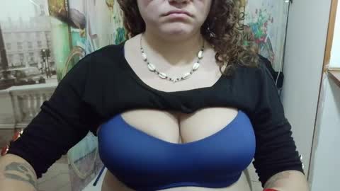 Snapshot of curly_greeneyed chatting on 20, 5, 2026 Vannesa online show from 20, 5, 2026
