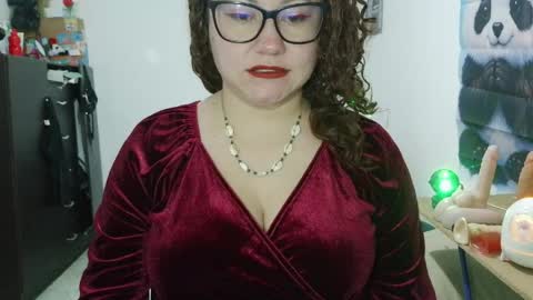 Snapshot of curly_greeneyed chatting on 23, 5, 2026 Vannesa online show from 23, 5, 2026