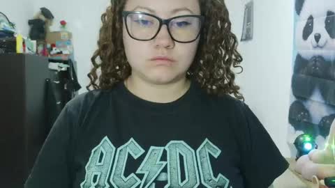 Snapshot of curly_greeneyed chatting on 8, 6, 2026 Vannesa online show from 8, 6, 2026