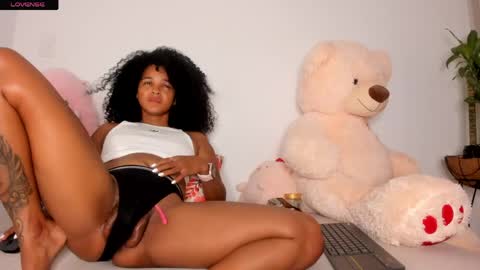 Snapshot of curly_sweett chatting on 16, 5, 2026 Curly - OF- CURLY SWEETT online show from 16, 5, 2026