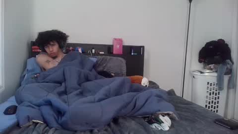 Snapshot of curlyandmixed chatting on 6, 1, 2025 curlyandmixed online show from 6, 1, 2025