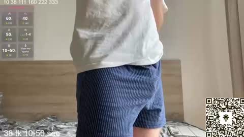 Snapshot of curlyboyy_ chatting on 10, 6, 2026 Mike pvt is open online show from 10, 6, 2026