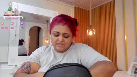 Snapshot of curvy_beauty_ chatting on 15, 12, 2024  Hanna  online show from 15, 12, 2024
