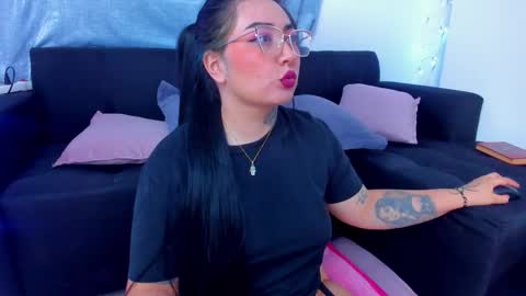 Snapshot of curvybaddie chatting on 6, 11, 2025 A online show from 6, 11, 2025