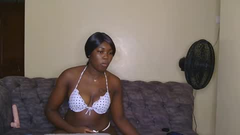 Snapshot of curvyebony1 chatting on 25, 1, 2025 curtis online show from 25, 1, 2025