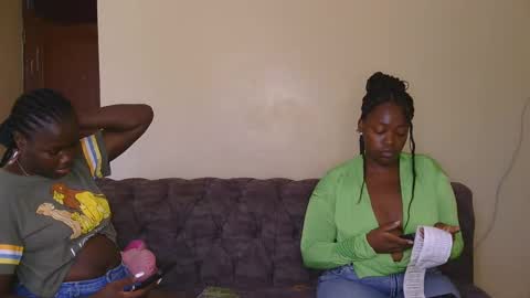 Snapshot of curvyebony1 chatting on 4, 2, 2025 curtis online show from 4, 2, 2025