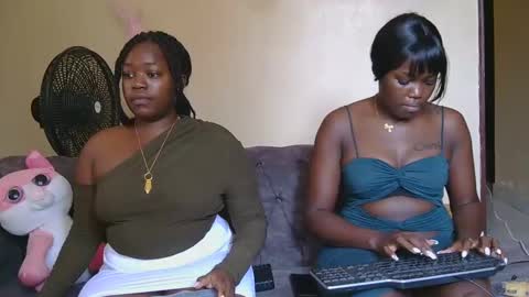 Snapshot of curvyebony1 chatting on 16, 2, 2025 curtis online show from 16, 2, 2025