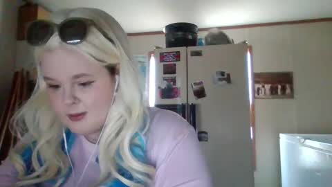 dahlia -kim online show from 8, 3, 2025