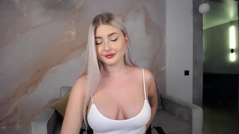 Snapshot of cute18cute chatting on 4, 12, 2024 Kira online show from 4, 12, 2024