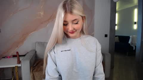 Snapshot of cute18cute chatting on 22, 1, 2025 Kira online show from 22, 1, 2025