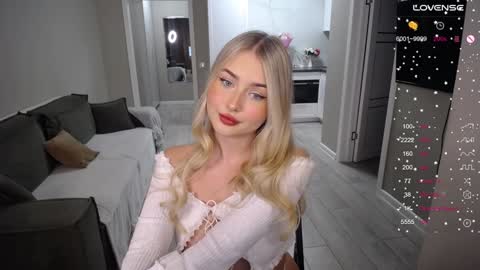 Snapshot of cute18cute chatting on 25, 9, 2025 Kira online show from 25, 9, 2025