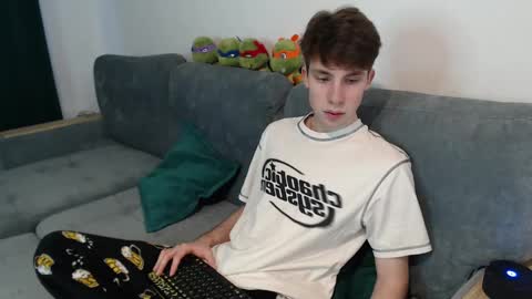 Snapshot of cute_brian chatting on 11, 2, 2025 Im Brian online show from 11, 2, 2025