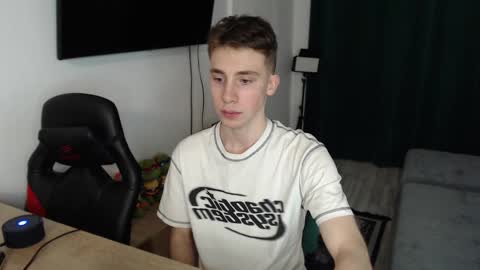 Snapshot of cute_brian chatting on 18, 2, 2025 Im Brian online show from 18, 2, 2025