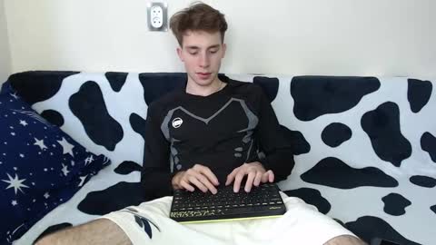 Snapshot of cute_brian chatting on 14, 9, 2025 Im Brian online show from 14, 9, 2025