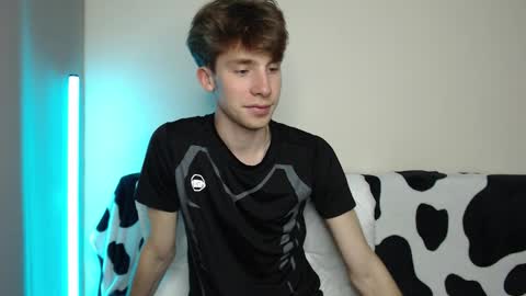 Snapshot of cute_brian chatting on 10, 10, 2025 Im Brian online show from 10, 10, 2025