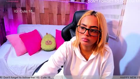 Snapshot of cute_elii chatting on 5, 1, 2025 Independent Model online show from 5, 1, 2025