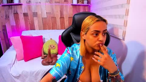 Snapshot of cute_elii chatting on 11, 1, 2025 Independent Model online show from 11, 1, 2025