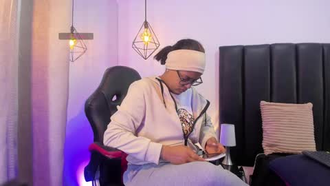 Snapshot of cute_elii chatting on 4, 6, 2026 Independent Model online show from 4, 6, 2026