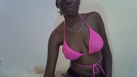 Snapshot of cute_emmy1 chatting on 10, 10, 2025 cute_emmy1 online show from 10, 10, 2025