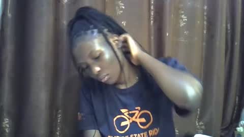 Snapshot of cute_emmy1 chatting on 25, 10, 2025 cute_emmy1 online show from 25, 10, 2025