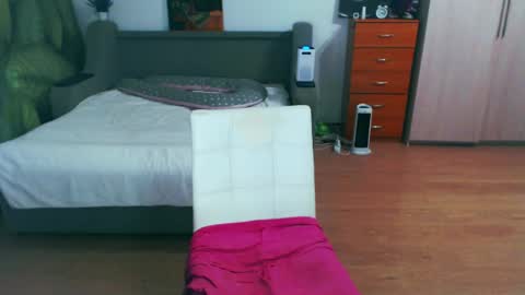 cute_jes online show from 3, 5, 2026