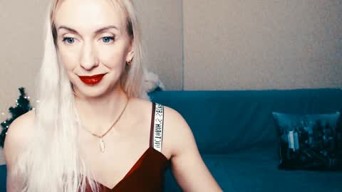 cute_smile_shy online show from 7, 1, 2025