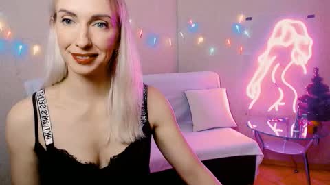 cute_smile_shy online show from 18, 12, 2025