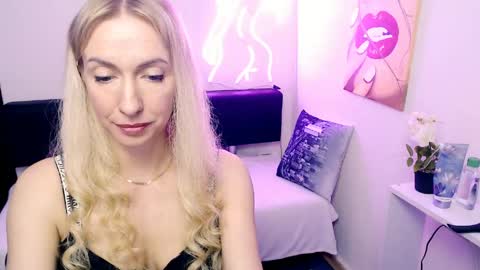 cute_smile_shy online show from 14, 5, 2026