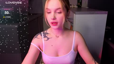 Snapshot of cute_summer_breathe chatting on 2, 12, 2024 Sue online show from 2, 12, 2024