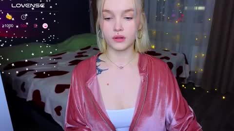 Snapshot of cute_summer_breathe chatting on 4, 3, 2025 Sue online show from 4, 3, 2025