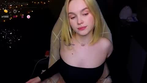 Snapshot of cute_summer_breathe chatting on 21, 10, 2025 Sue online show from 21, 10, 2025