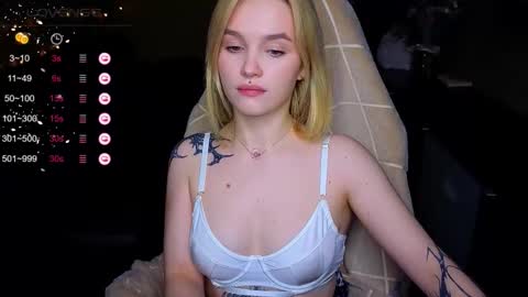 Snapshot of cute_summer_breathe chatting on 16, 11, 2025 Sue online show from 16, 11, 2025