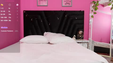 Snapshot of cutepetitee chatting on 14, 9, 2025 cutepetitee online show from 14, 9, 2025
