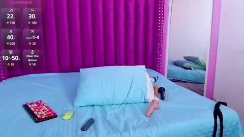 Snapshot of cutepetitee chatting on 7, 10, 2025 cutepetitee online show from 7, 10, 2025