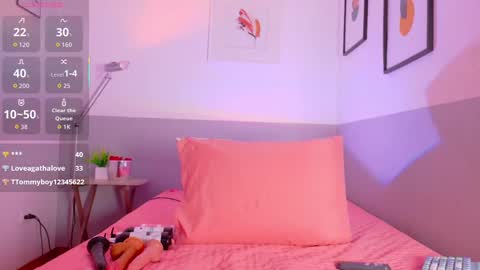 Snapshot of cutepetitee chatting on 8, 10, 2025 cutepetitee online show from 8, 10, 2025