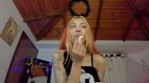 Snapshot of cuteweed420 chatting on 20, 12, 2024 cuteweed420 online show from 20, 12, 2024
