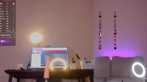Snapshot of cutieotter chatting on 11, 3, 2025 Ann online show from 11, 3, 2025